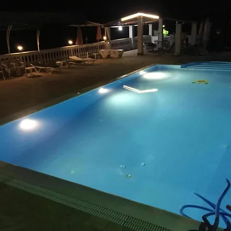 Appealing In With Pool Apartment *